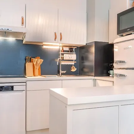 Be At Sea In All-in Luxury , Outdoor Pool, Side Seaview Apartment *